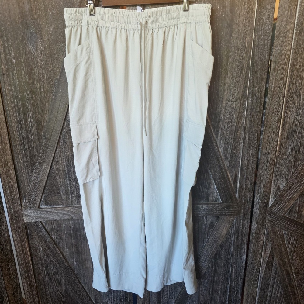 Fabletics Pants Women's Size XL Beige Athletic Performace Cargo Pockets Wide Leg